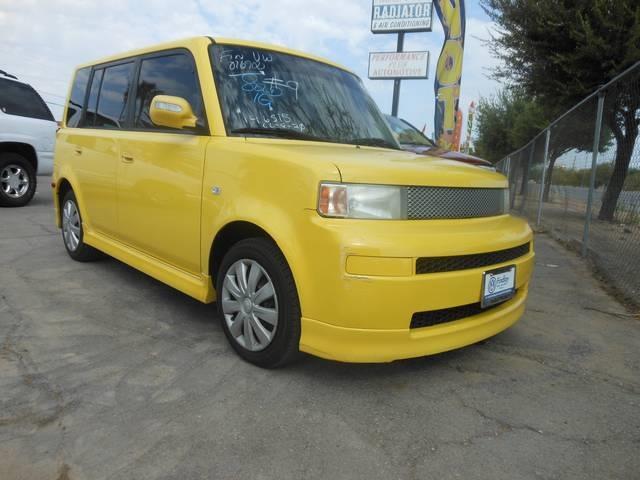 Scion xB 2005 photo 3