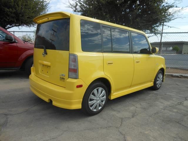 Scion xB 2005 photo 4