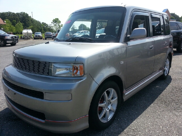 Scion xB 2005 photo 2