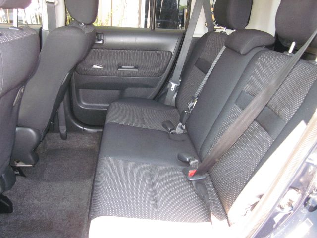 Scion xB 2005 photo 3