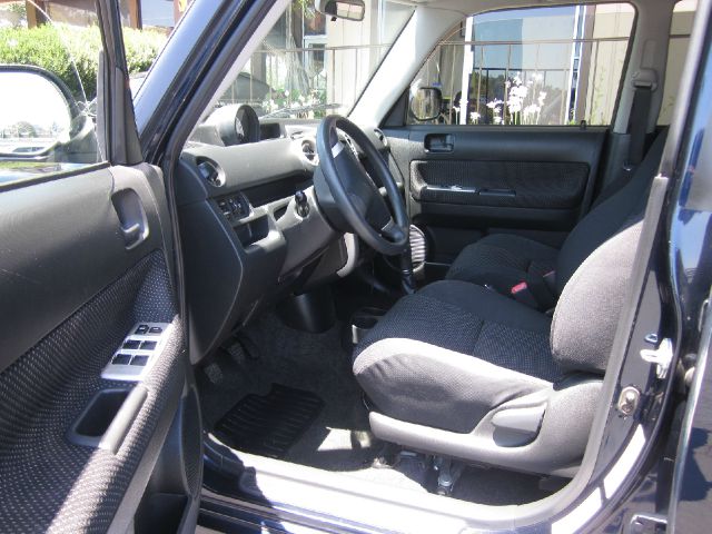 Scion xB 2005 photo 4