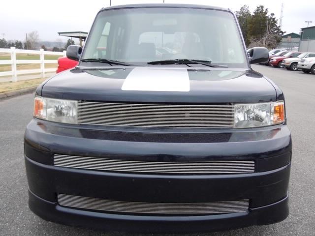 Scion xB 2005 photo 1