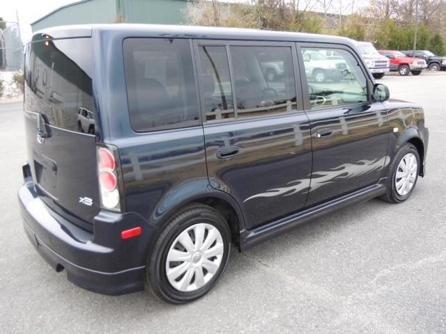 Scion xB 2005 photo 3