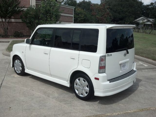 Scion xB 2005 photo 4