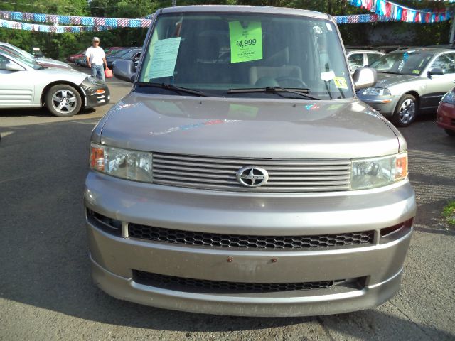 Scion xB 2005 photo 1