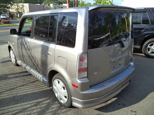 Scion xB 2005 photo 3