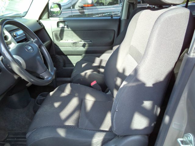 Scion xB 2005 photo 8