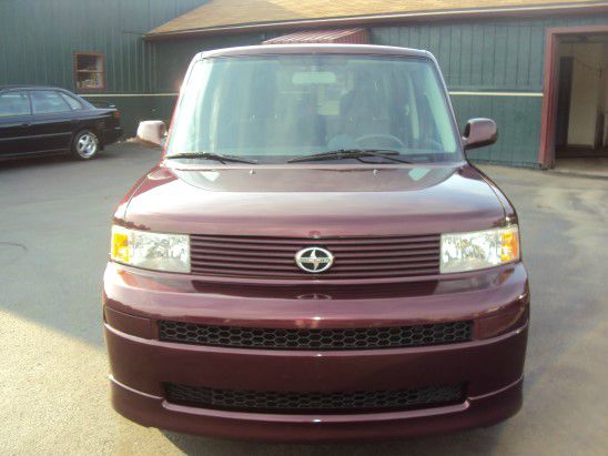 Scion xB 2005 photo 1