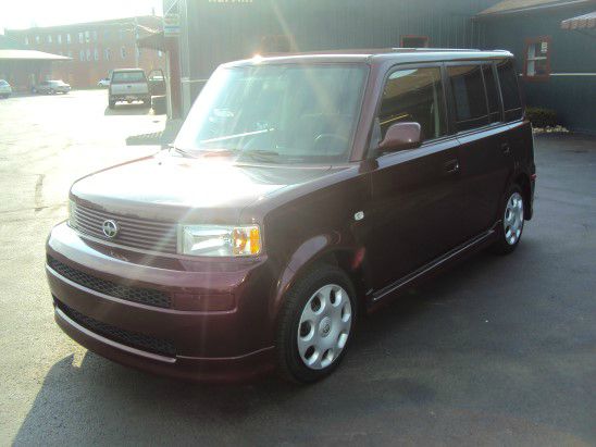 Scion xB 2005 photo 2