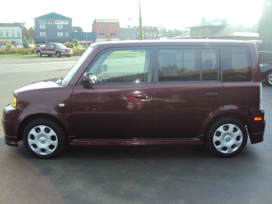 Scion xB 2005 photo 3