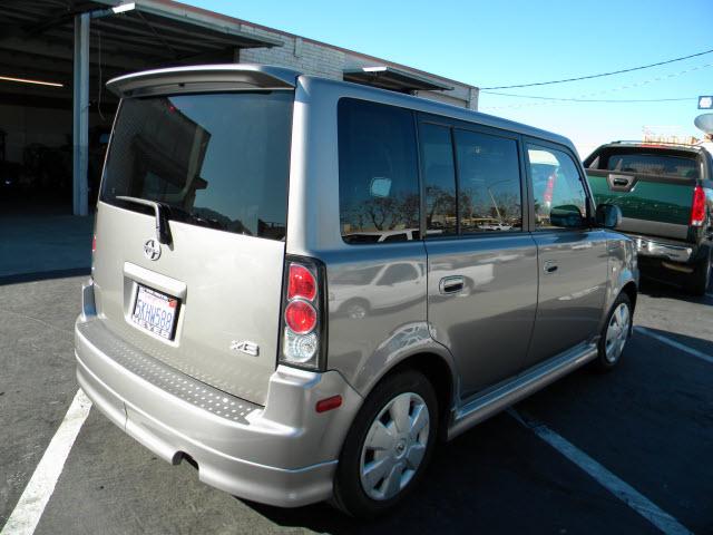 Scion xB 2005 photo 4