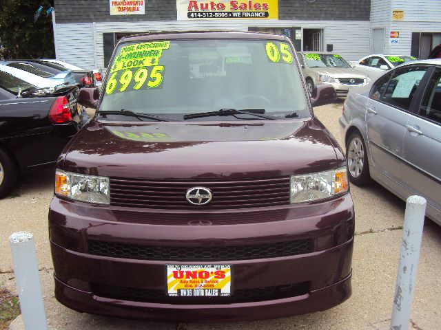 Scion xB 2005 photo 1