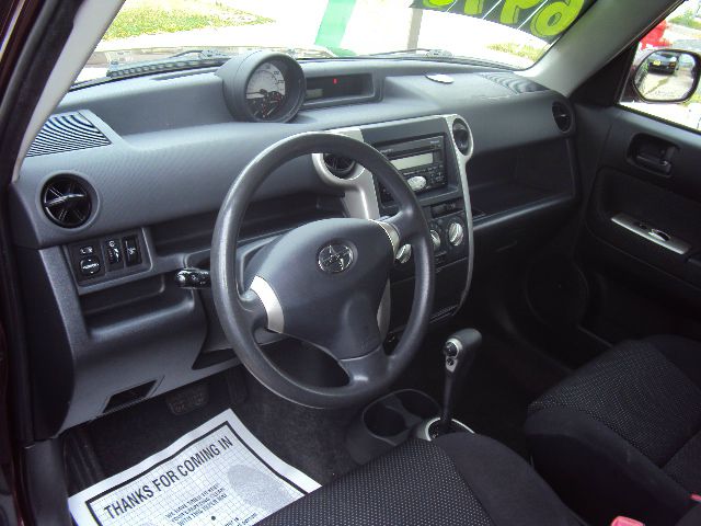 Scion xB 2005 photo 3