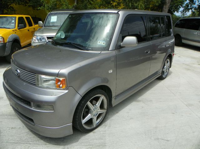 Scion xB 2005 photo 3