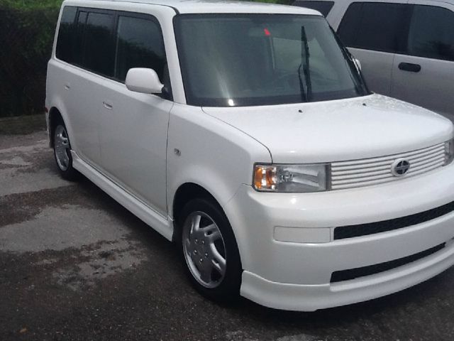 Scion xB 2005 photo 1