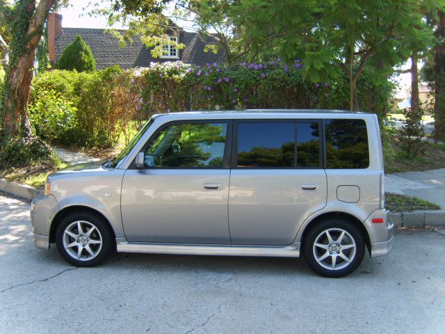 Scion xB 2005 photo 3