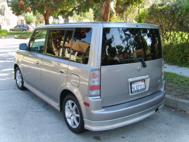 Scion xB 2005 photo 4