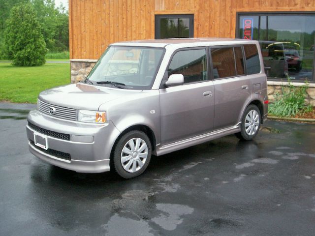 Scion xB 2005 photo 1