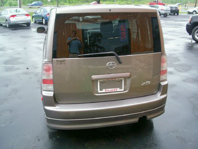 Scion xB 2005 photo 11