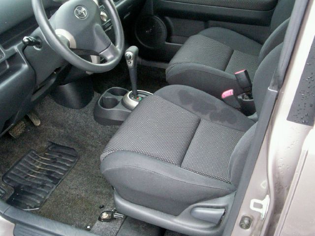 Scion xB 2005 photo 12