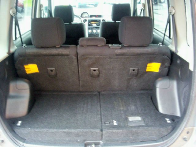 Scion xB 2005 photo 2