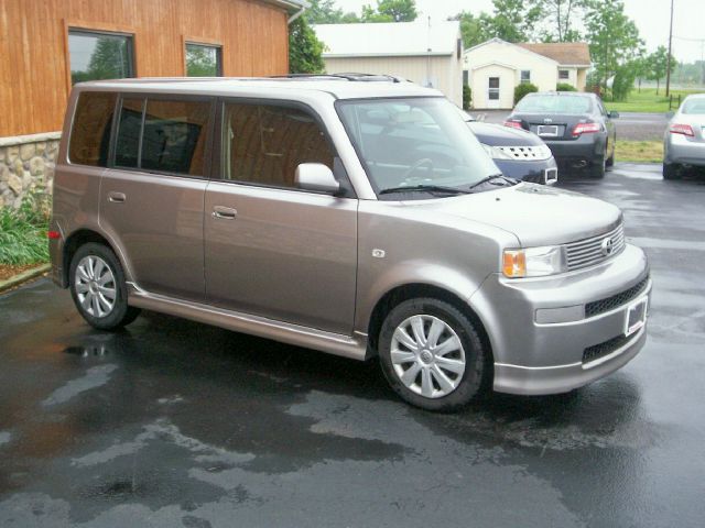 Scion xB 2005 photo 3