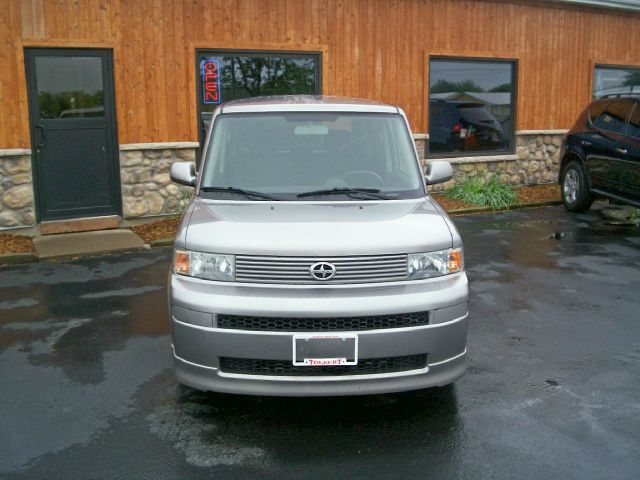 Scion xB 2005 photo 4