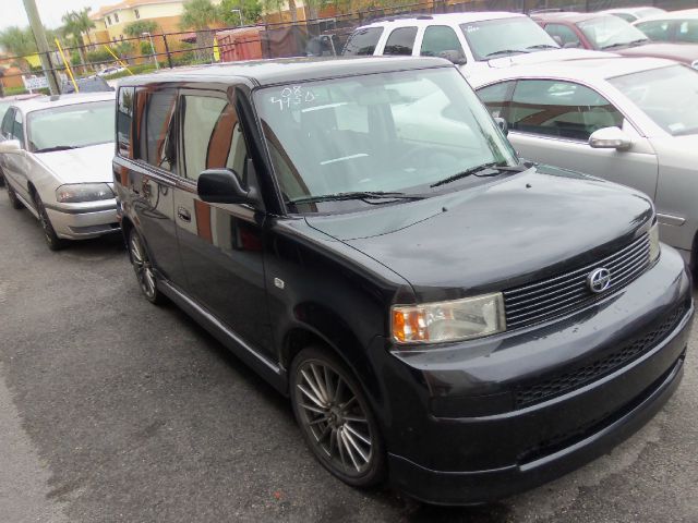 Scion xB 2005 photo 0