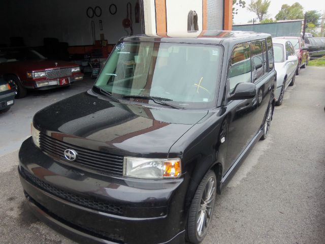 Scion xB 2005 photo 3