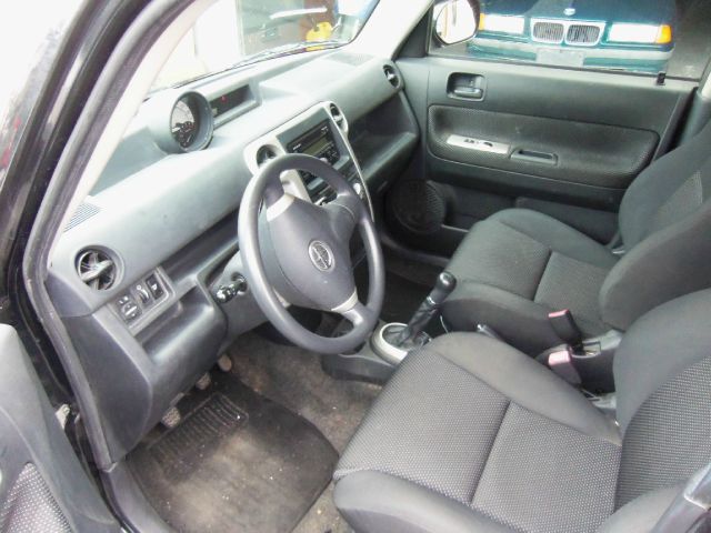 Scion xB 2005 photo 4