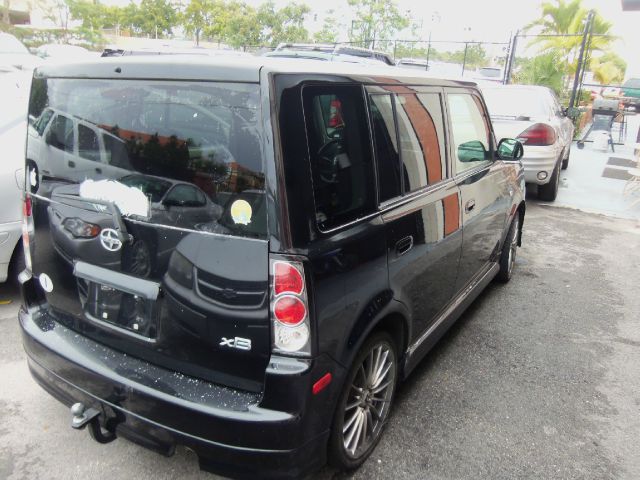 Scion xB 2005 photo 6