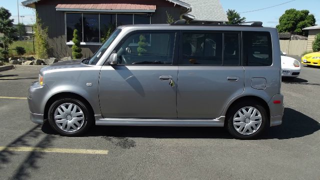 Scion xB 2005 photo 4