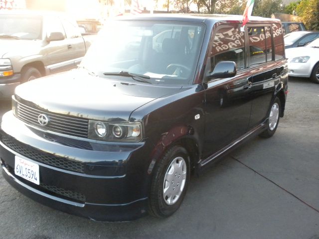 Scion xB 2005 photo 2