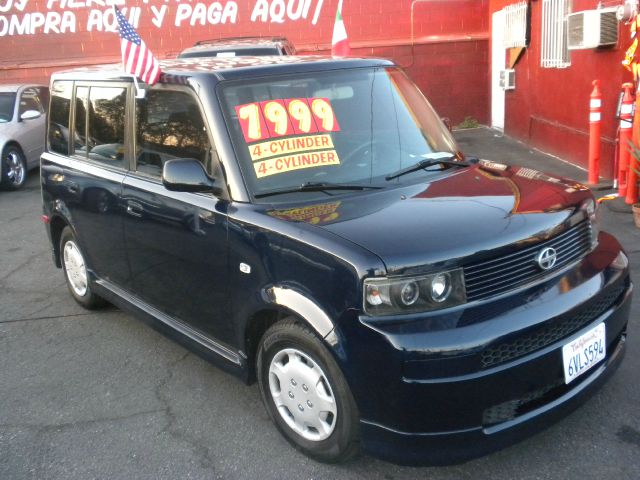 Scion xB 2005 photo 3