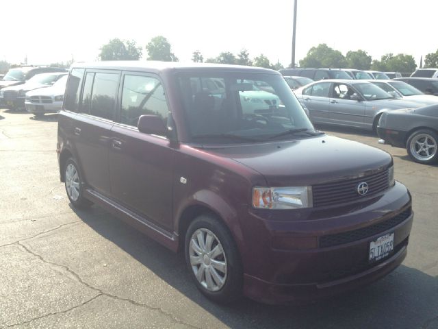 Scion xB 2005 photo 0