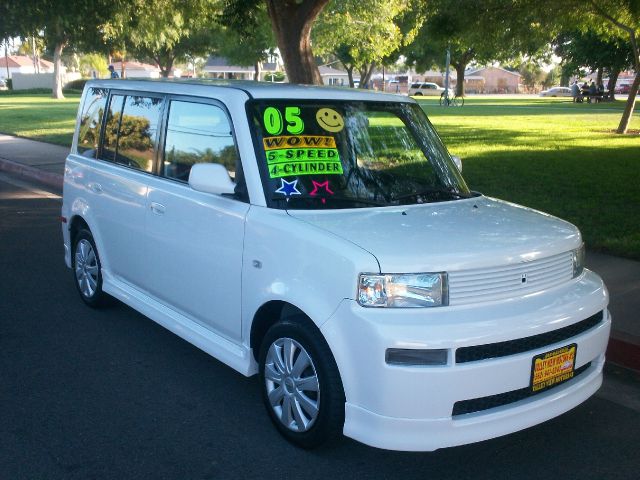 Scion xB 2005 photo 3