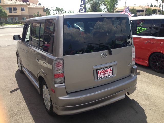 Scion xB 2005 photo 1