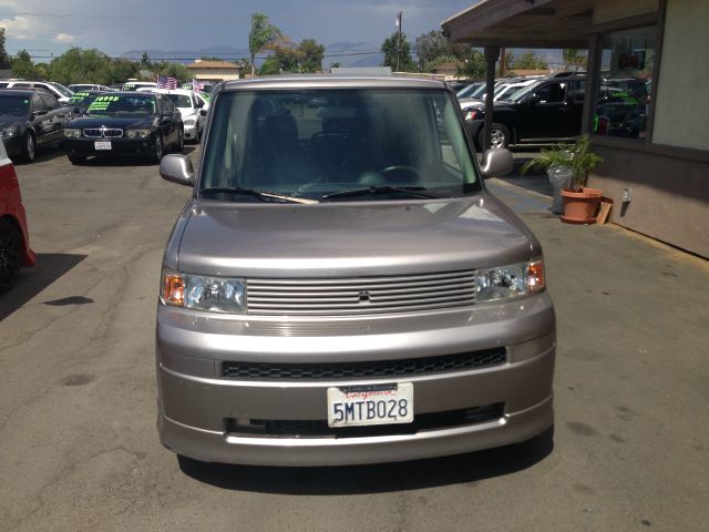 Scion xB 2005 photo 3