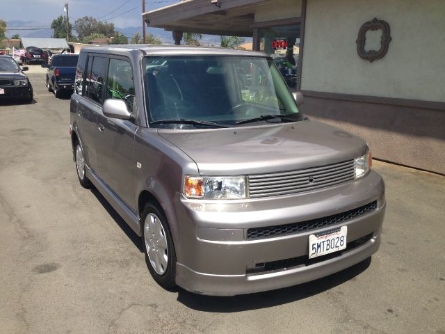 Scion xB 2005 photo 4