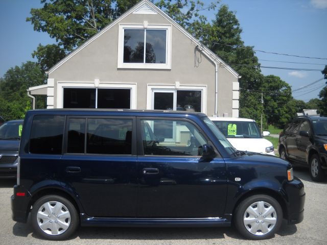 Scion xB 2005 photo 4