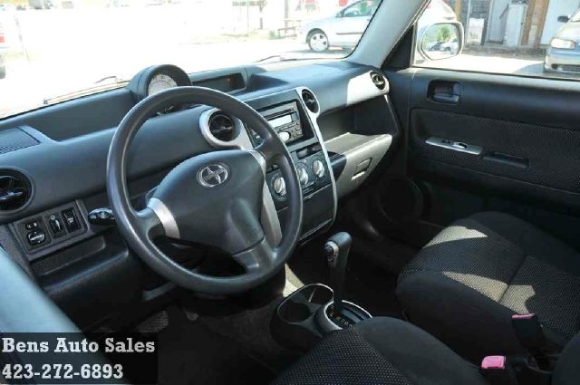 Scion xB 2005 photo 1