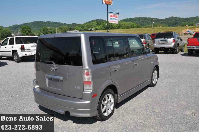 Scion xB 2005 photo 5