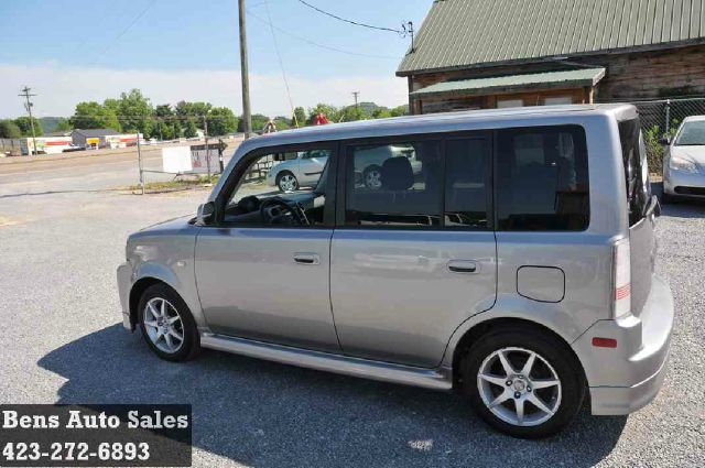 Scion xB 2005 photo 6