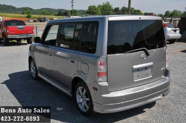 Scion xB 2005 photo 8