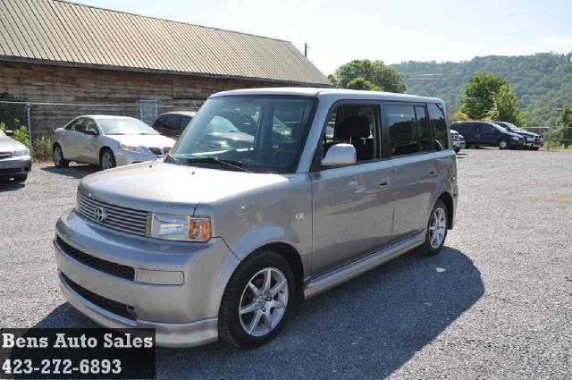 Scion xB 2005 photo 9