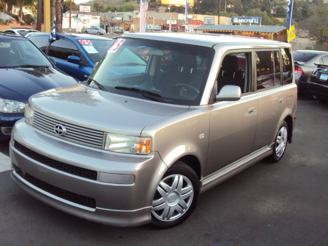 Scion xB 2005 photo 4