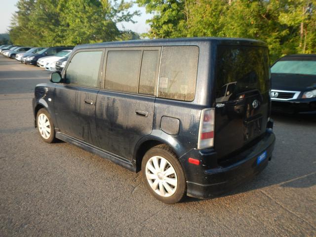 Scion xB 2005 photo 4