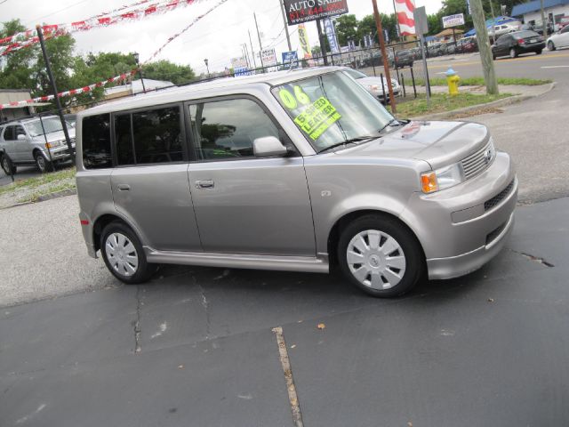 Scion xB 2006 photo 2