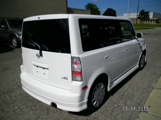 Scion xB 2006 photo 1