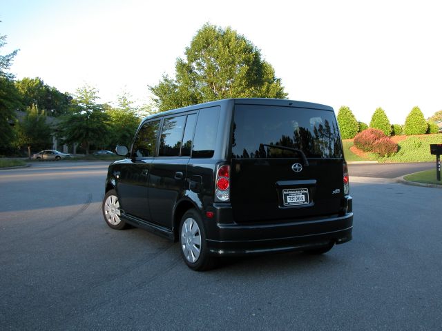 Scion xB 2006 photo 3